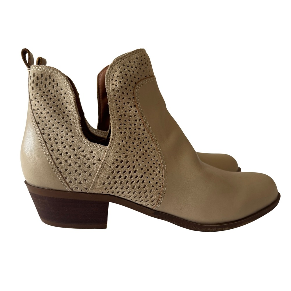 Lucky Brand Belgon Beige Leather Perforated Cutout Ankle Boots 10 Boho Cowgirl